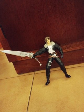 Action Figure Squall Leonhart FFVIII