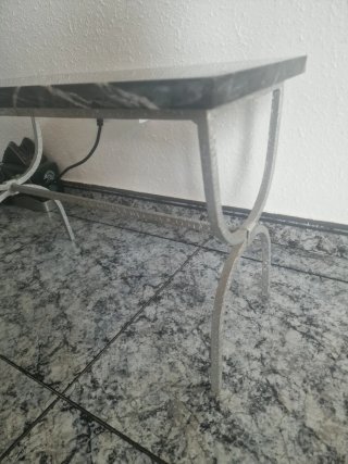 Mesa auxiliar vintage mármol y metal