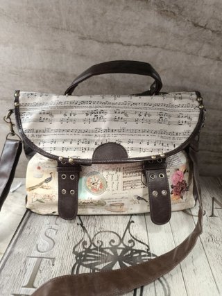 Bolso estilo cartera motivos musicales