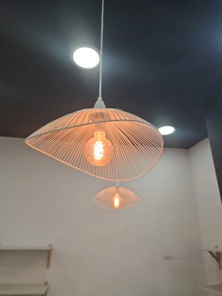 Lámpara colgante diseño moderno, con bombilla