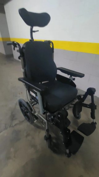 Silla de ruedas ortopédica basculante