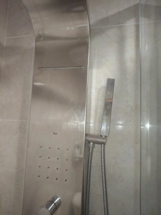 Mueble baño  espejo y ducha hidromasaje Roca Evolu