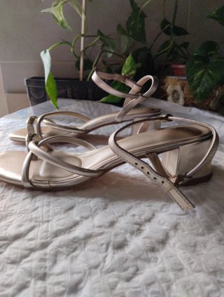 Sandalias doradas