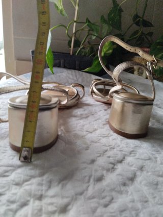 Sandalias doradas