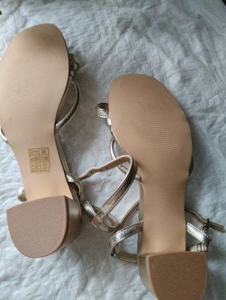 Sandalias doradas