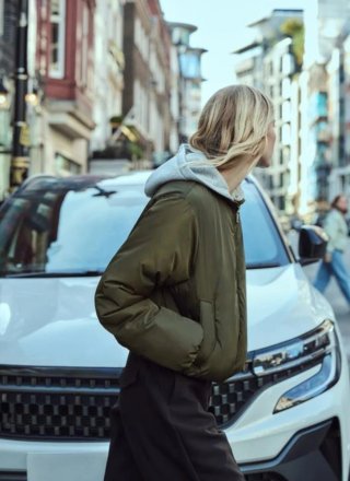 Chaqueta Zara verde con capucha