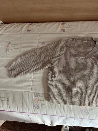 Jersey beige cuello pico
