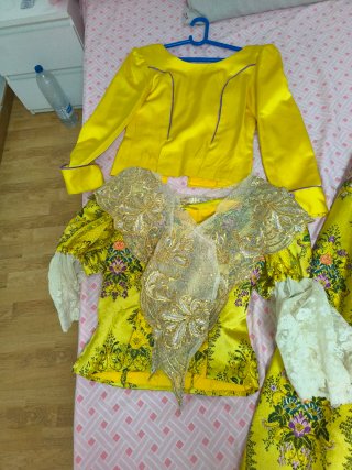 Traje de Fallera Dorado con Bordados
