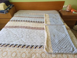 Manta Edredón Beige y Multicolor para cama de 135.