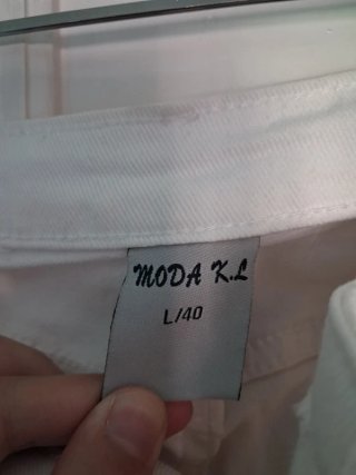 Pantalones blancos acampanados