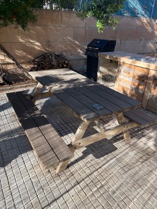 Mesa de picnic exterior de madera