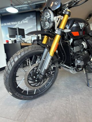 Triumph Scrambler 400 XC Negra/Gris