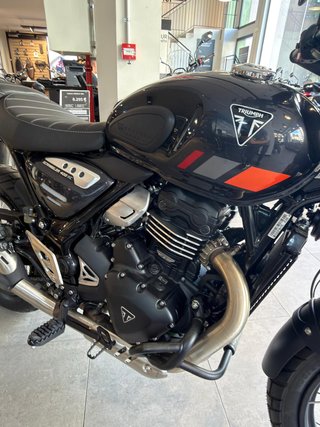 Triumph Scrambler 400 XC Negra/Gris