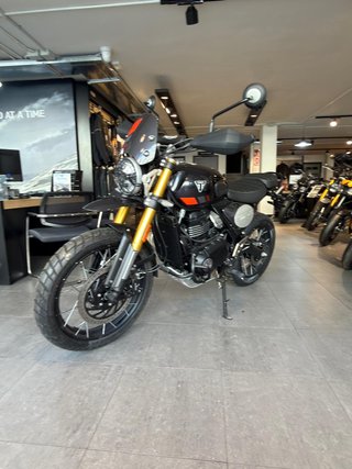 Triumph Scrambler 400 XC Negra/Gris