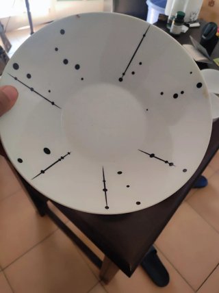 Juego de tazas y platos con puntos