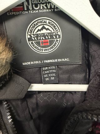 Chaqueta Norway Negra con Capucha y Pelo