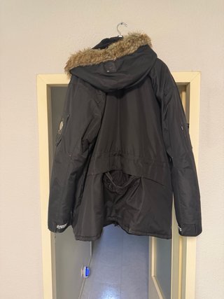 Chaqueta Norway Negra con Capucha y Pelo