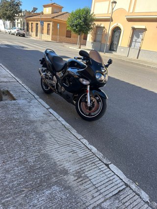 Suzuki GSXF 750 A2 Negra