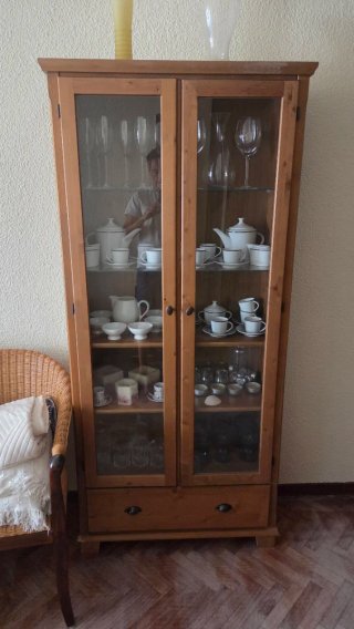 Vitrina Markor Ikea Madera y Cristal