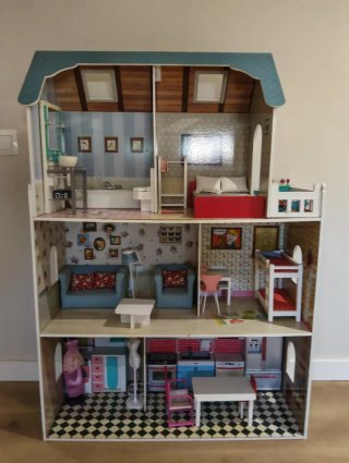 Casa de muñecas con accesorios