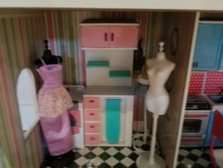 Casa de muñecas con accesorios