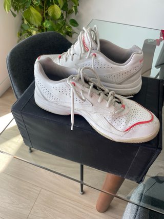 Zapatillas de pádel blancas y rojas