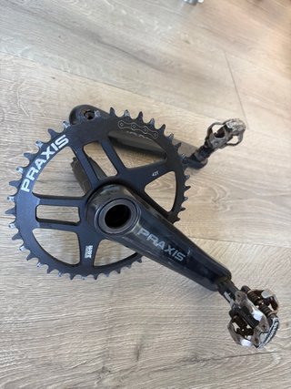 Bielas Praxis Works 42T + Pedales Shimano