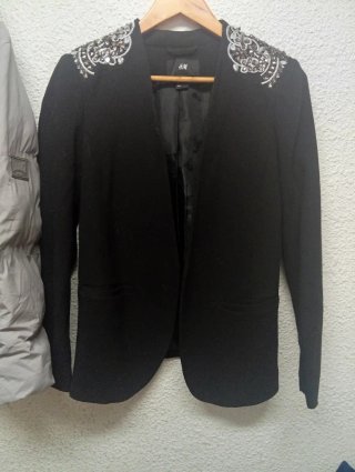 Blazer H&M pedrería negro talla 36