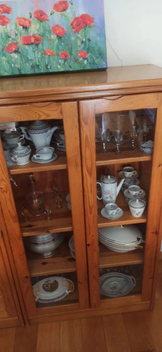 Mueble de comedor de madera pino