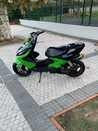 Yamaha Aerox Verde y Negra