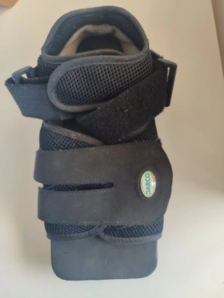 Zapato ortopédico ajustable