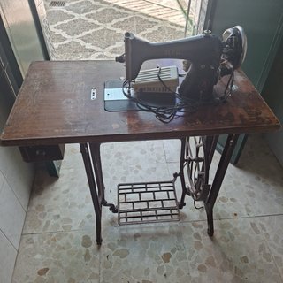 Máquina de coser antigua Alfa