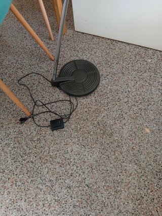 Lámpara Marset Negra y Plateada le falta pantalla