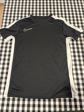 Camiseta Nike T8 Negra y Gris