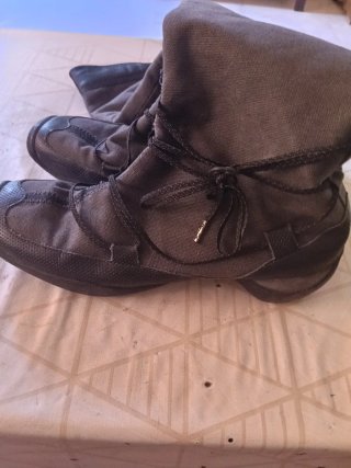 Stivali alti grigi e neri Camper