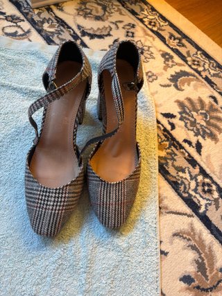 Zapatos de tacón a cuadros