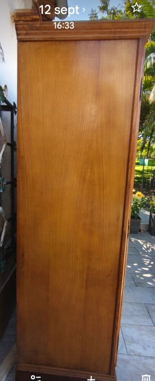 Armario de madera