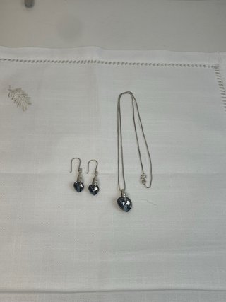 Collar y aretes plata ley corazón
