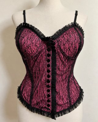 Top Gótico Encaje Negro y Rosa con corsé