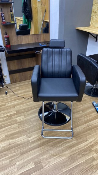 2 Sillas de peluquería negras