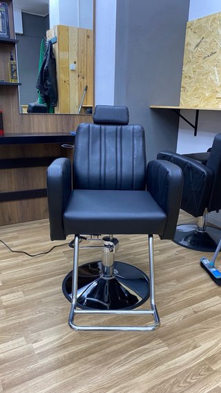 2 Sillas de peluquería negras
