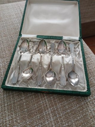 Antico set di cucchiaini d'argento