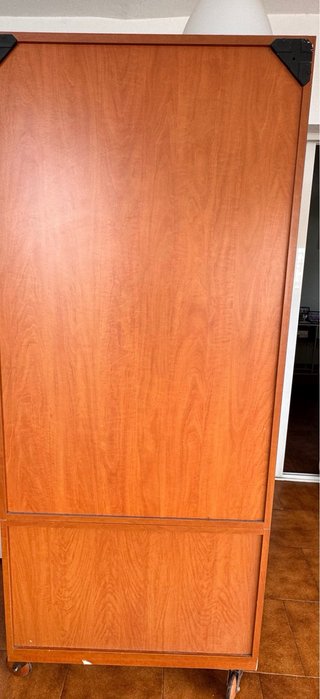 Mueble de salón madera y cristal con 3 cajones.