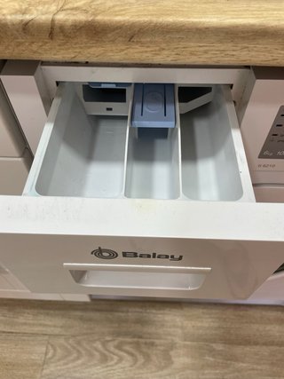 Lavadora Balay para piezas. Rota la puerta