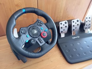 Volante Logitech G29 con Pedales