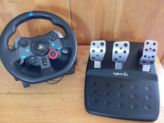 Volante Logitech G29 con Pedales