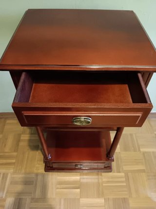 Mueble/mesa auxiliar de madera con cajones y rueda