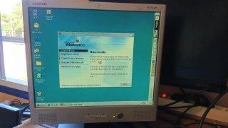 Compaq 7598 Pentium 3 sobremesa retro vintage