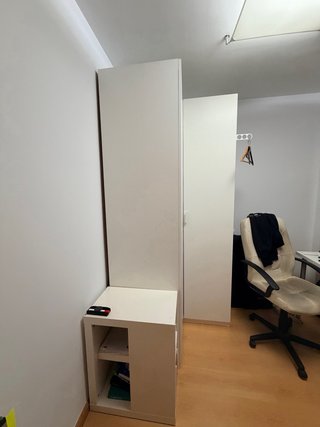 Armario blanco de madera