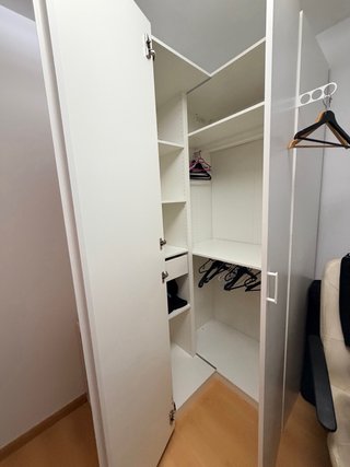 Armario blanco de madera